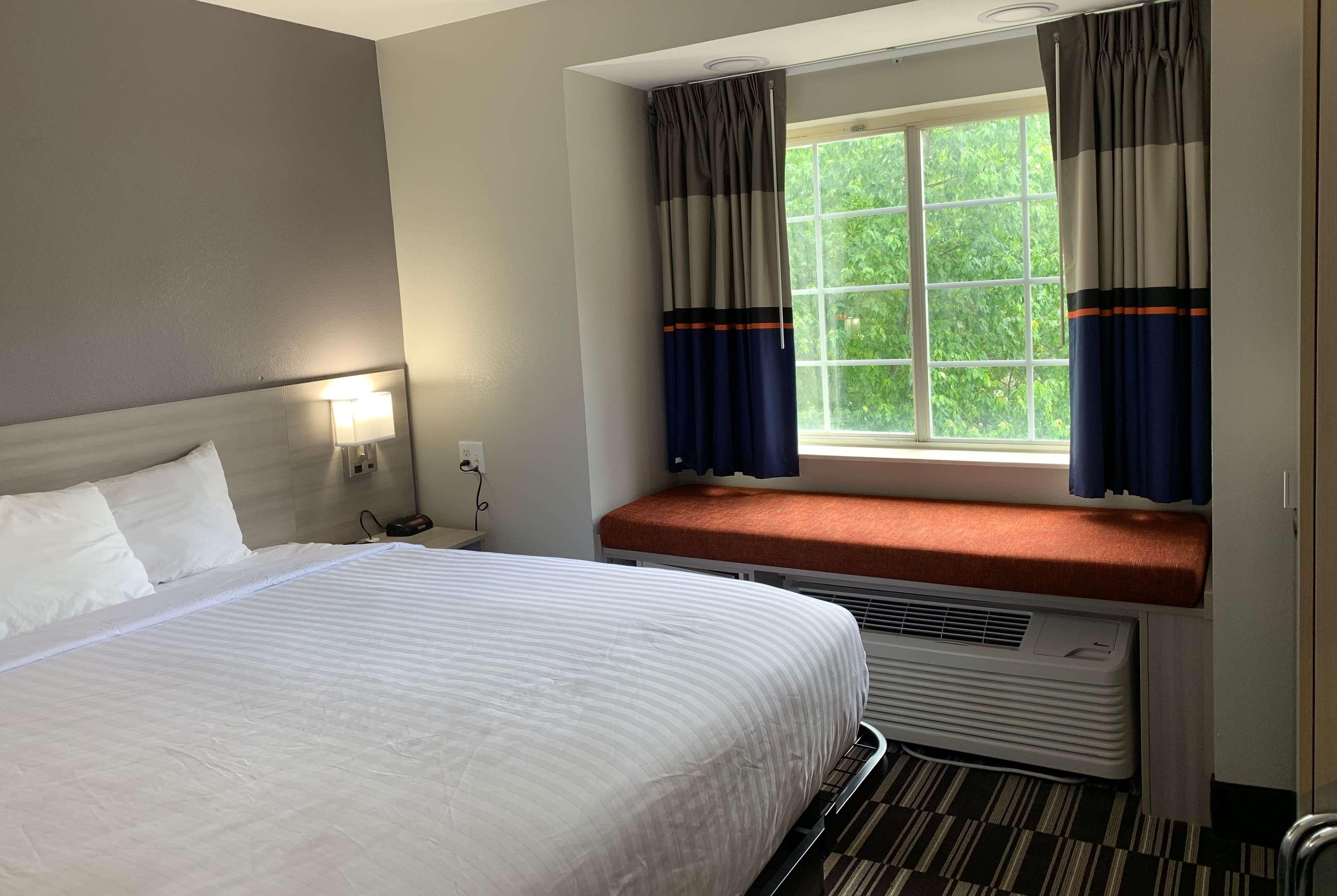 Microtel Inn By Wyndham Charlotte Airport Екстериор снимка