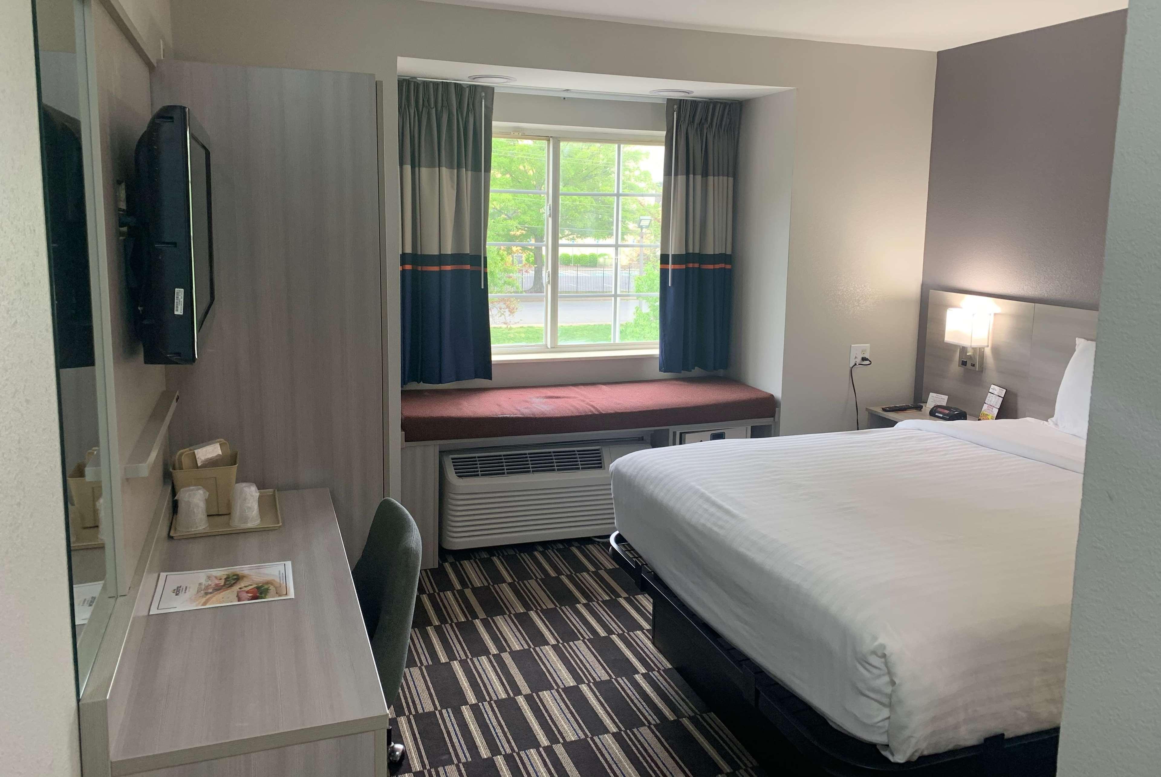 Microtel Inn By Wyndham Charlotte Airport Екстериор снимка