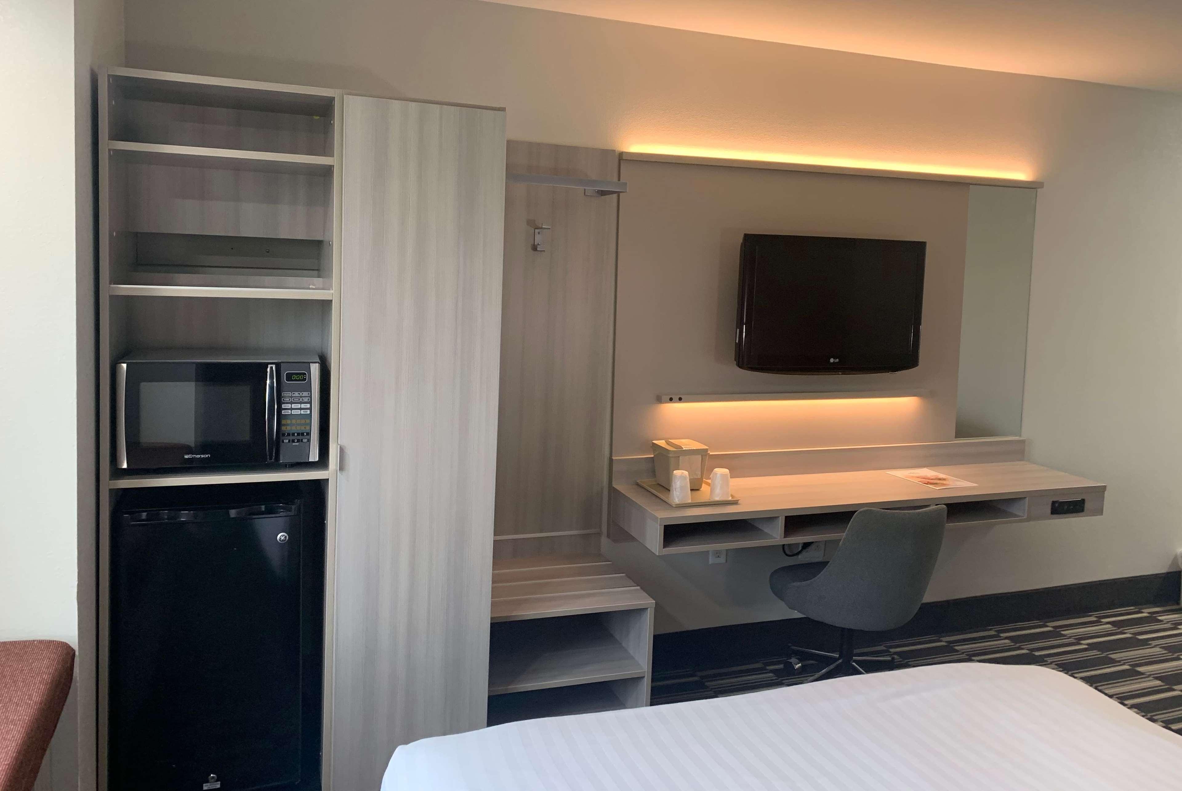 Microtel Inn By Wyndham Charlotte Airport Екстериор снимка