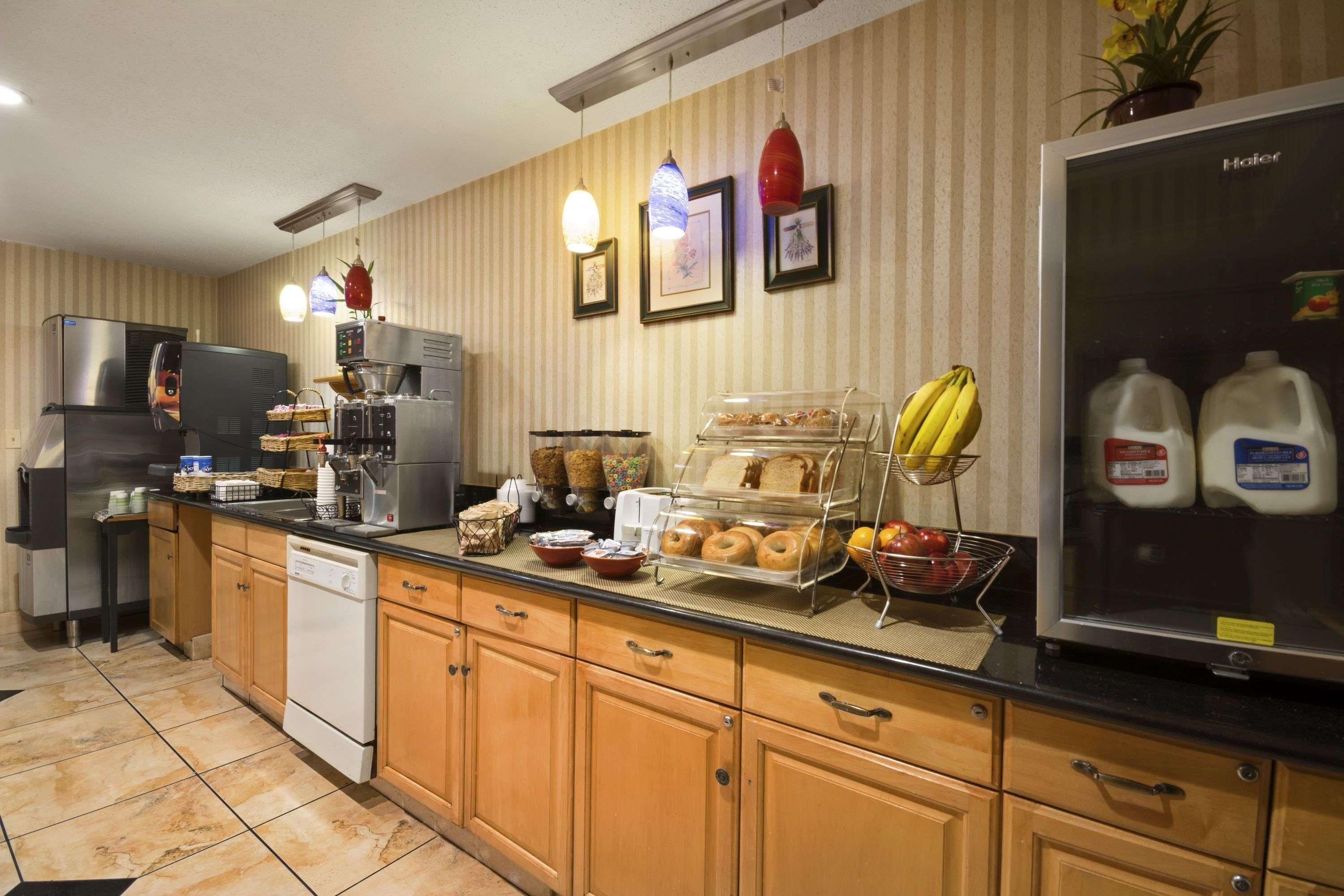 Microtel Inn By Wyndham Charlotte Airport Екстериор снимка