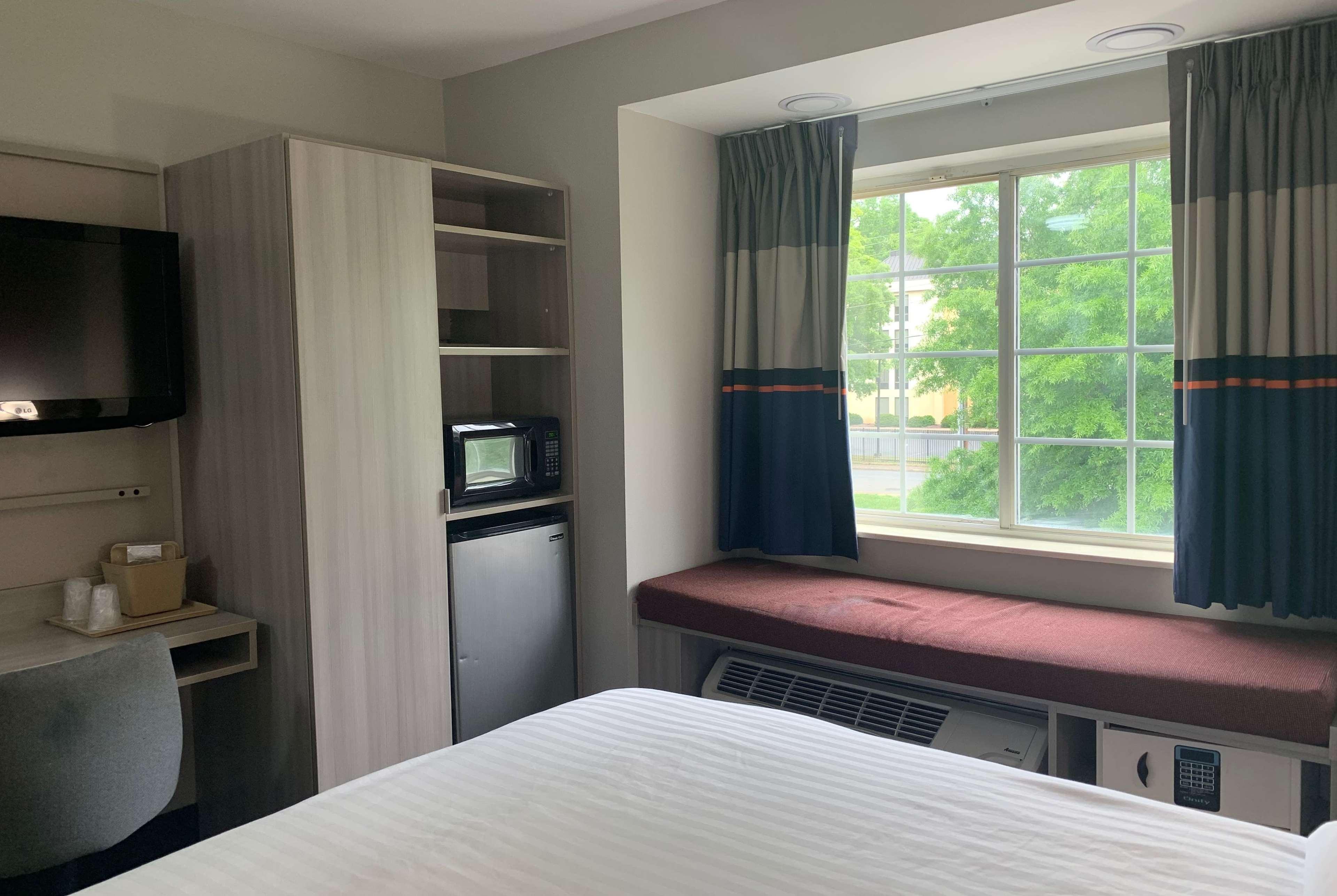 Microtel Inn By Wyndham Charlotte Airport Екстериор снимка