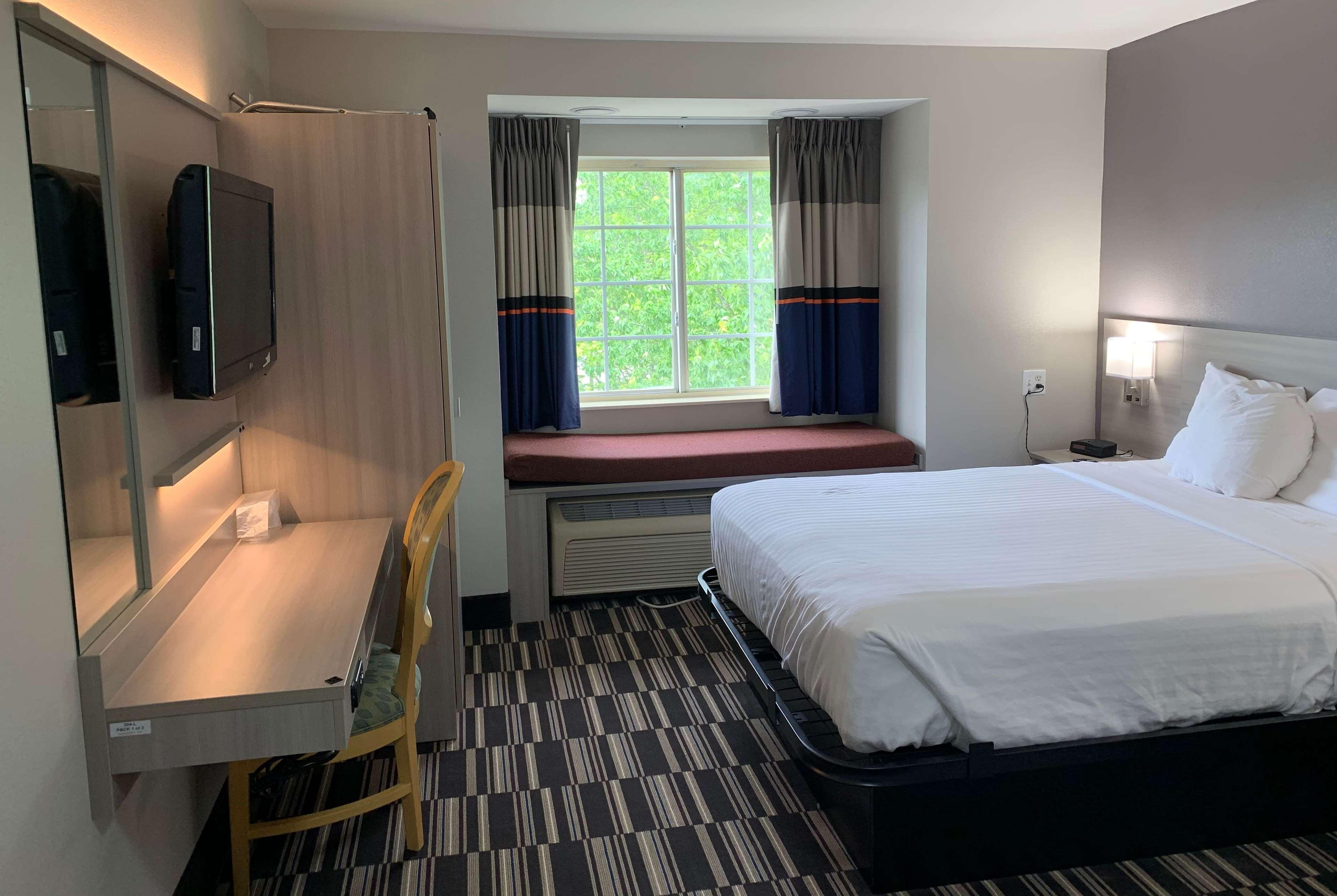 Microtel Inn By Wyndham Charlotte Airport Екстериор снимка