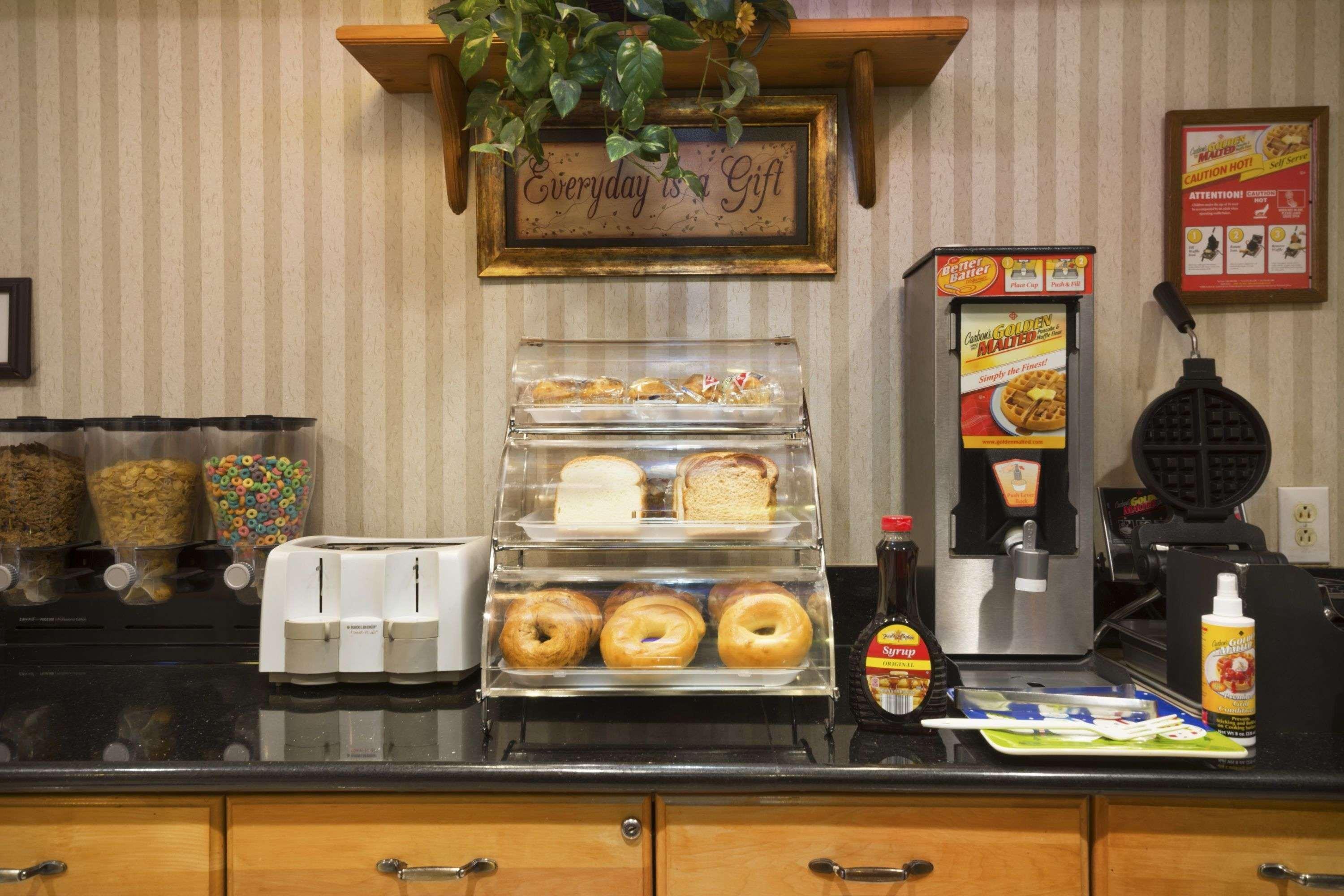 Microtel Inn By Wyndham Charlotte Airport Екстериор снимка