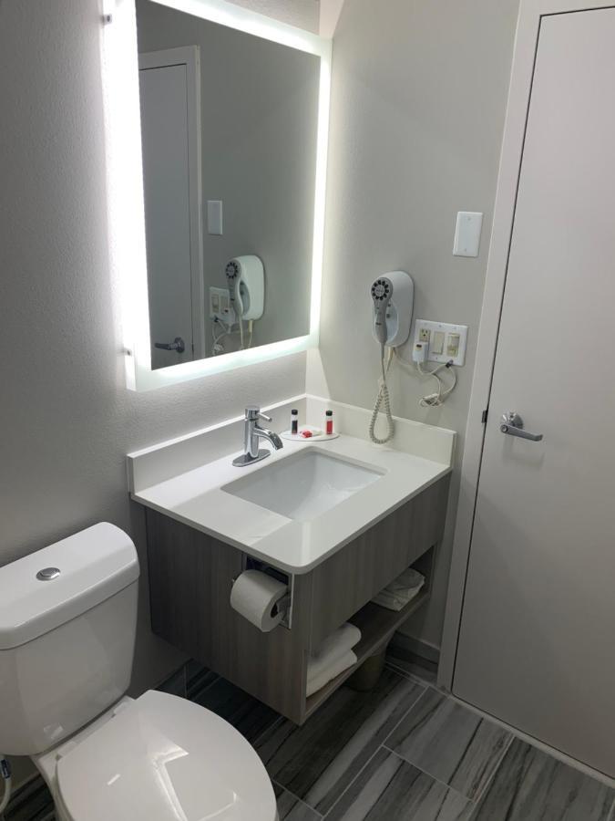 Microtel Inn By Wyndham Charlotte Airport Екстериор снимка