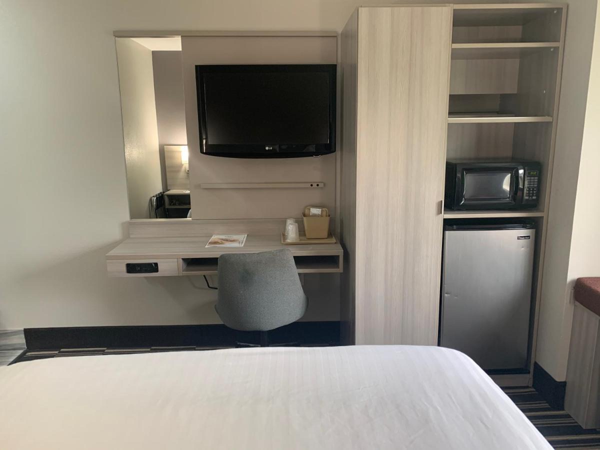 Microtel Inn By Wyndham Charlotte Airport Екстериор снимка